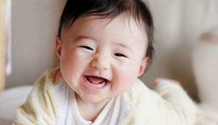 Nằm mơ thấy em bé, con nít