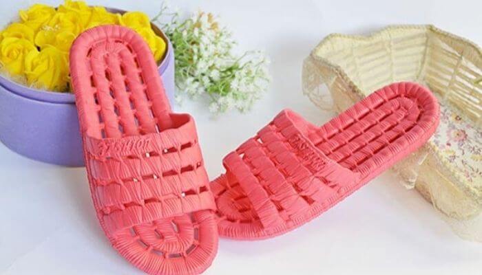 Nằm mê thấy mình tặng dép cho ai đó