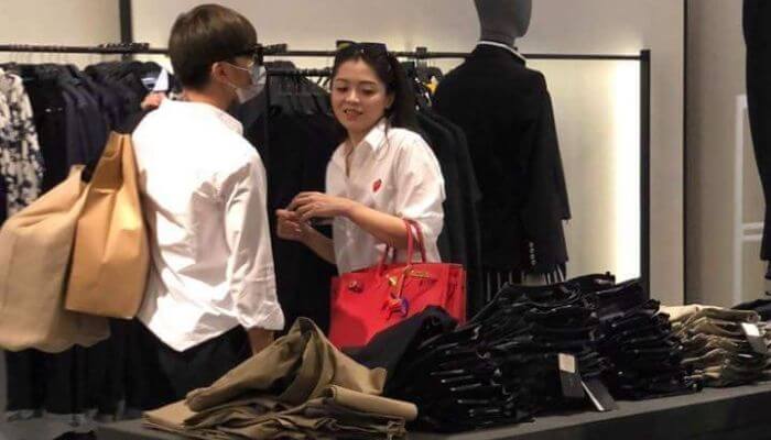 Ngủ mơ đi mua sắm cùng người lạ