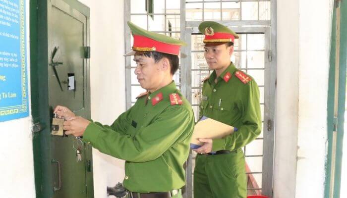 Ngủ mơ thấy mình là quản ngục