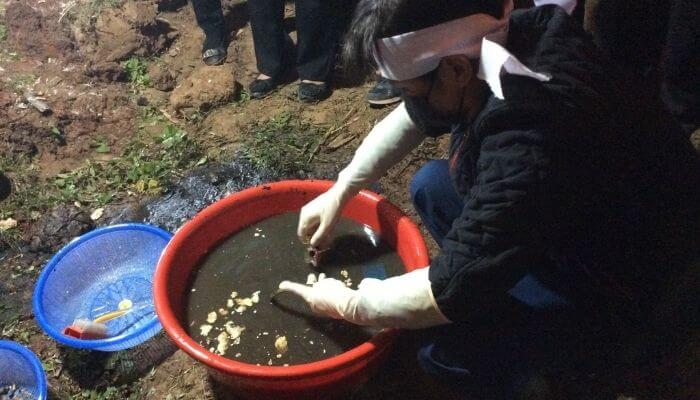 Nằm mơ thấy bốc mộ người lạ