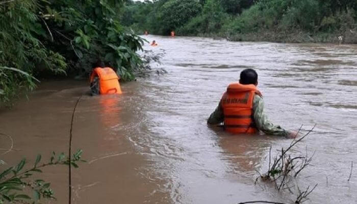 Ngủ mơ bạn bị nước cuốn đi