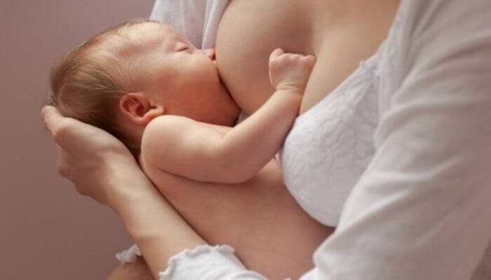 Nằm mơ thấy phụ nữ cho con bú